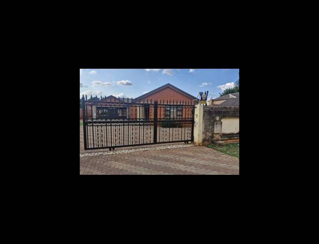 4 BEDROOM HOUSE FOR SALE IN THE ORCHARDS